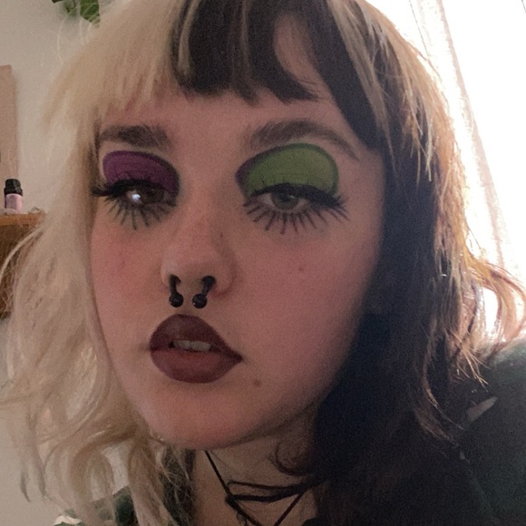 Meet your Posher, Crystal - Picture 1 of 1